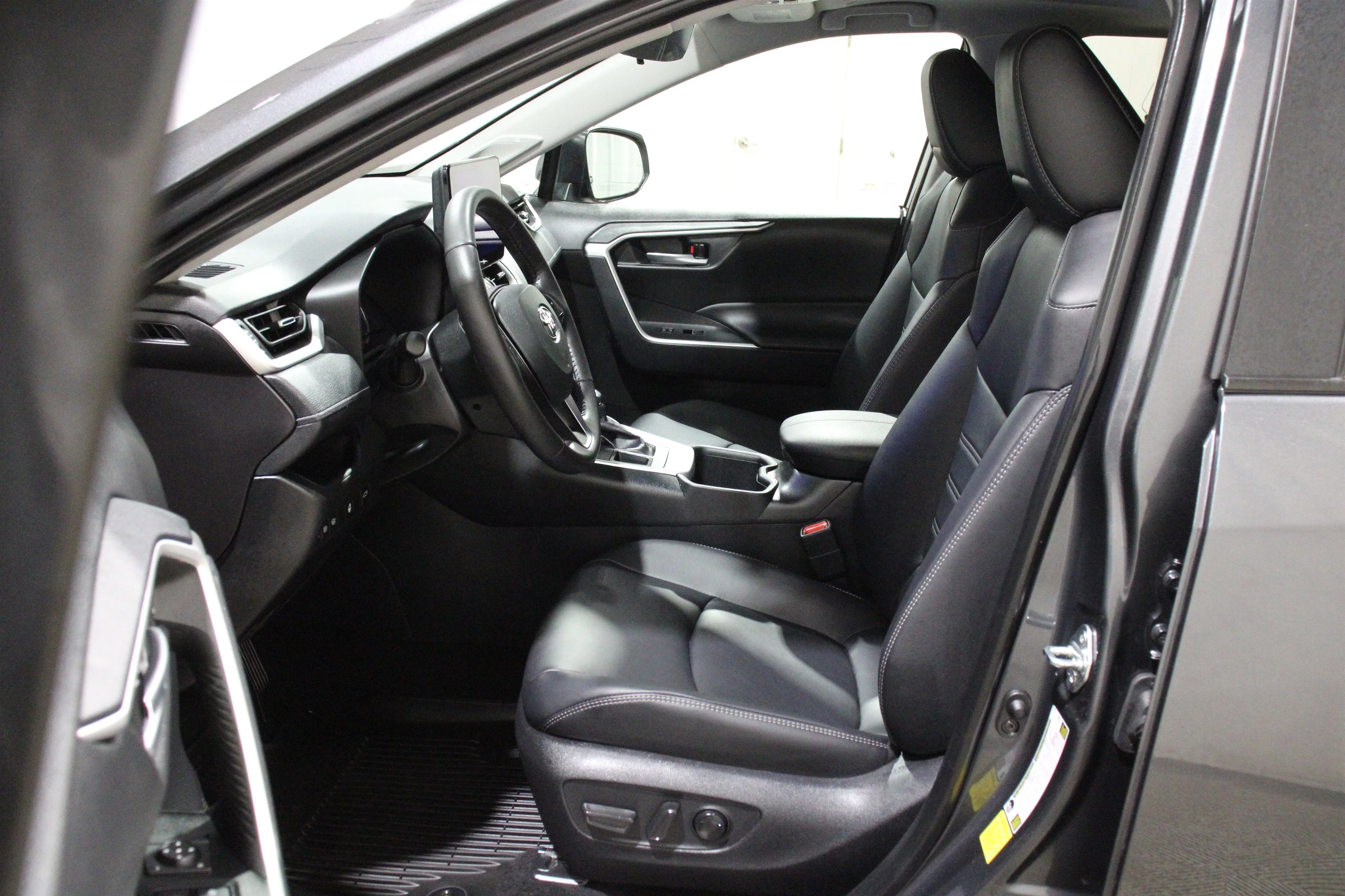 Used 2025 Gray Toyota XLE Premium image 3