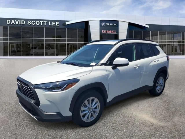 Used 2022 Wind Chill Pearl Toyota LE image 2