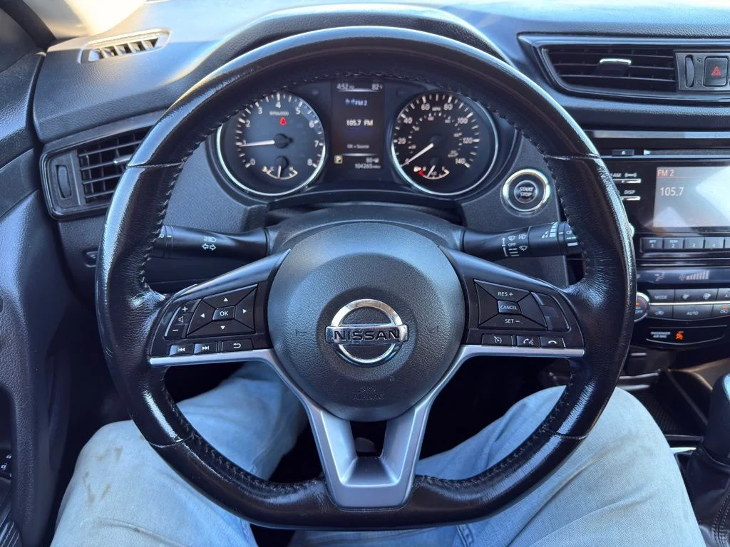 Used 2017 Red Nissan SV image 32