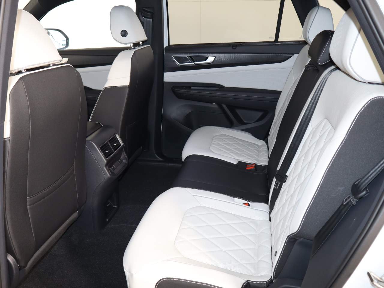 2026 Volkswagen Atlas Cross Sport SEL Premium R-LINE - Photo 11