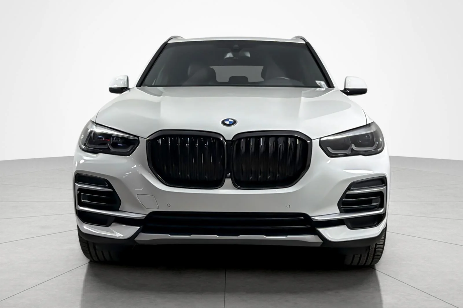 Used 2023 Alpine White BMW sDrive40i Sports Activity Vehicle image 8