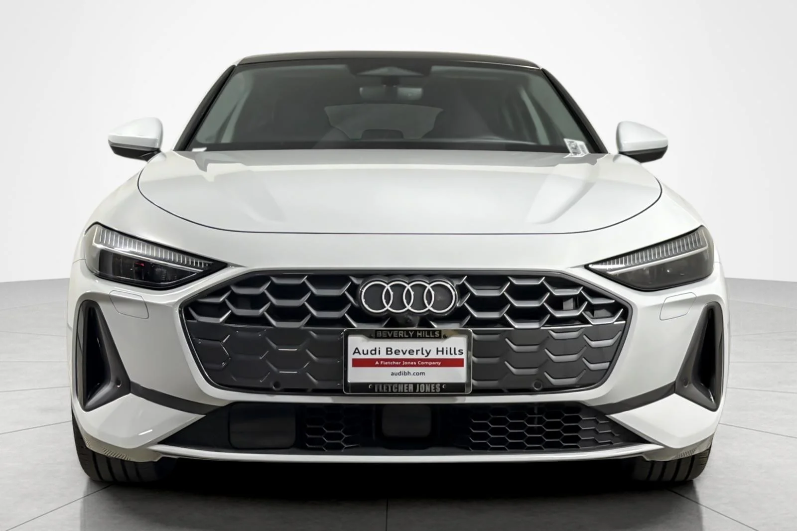 Used 2025 Glacier White Metallic Audi Premium Plus 2.0 TFSI quattro image 8