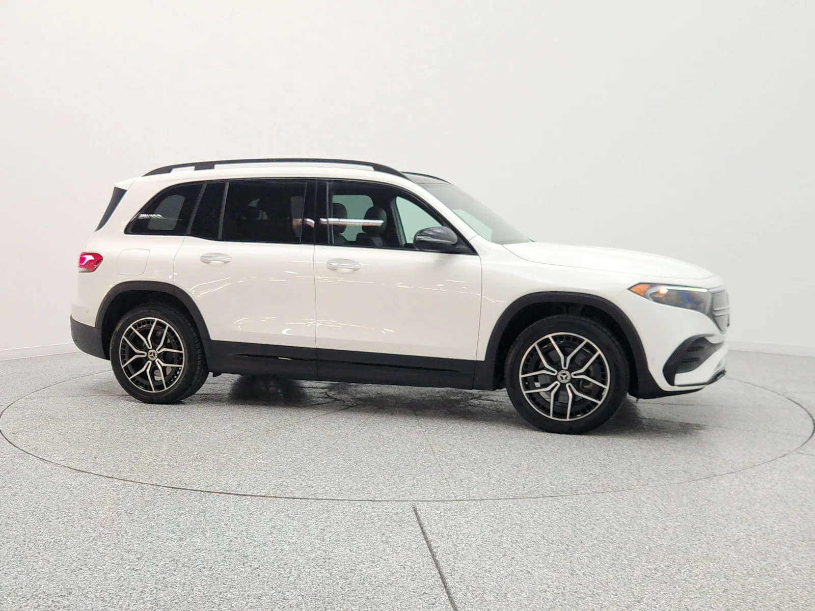 Used 2023 Polar White Mercedes-Benz EQB 300 4MATIC® SUV image 4