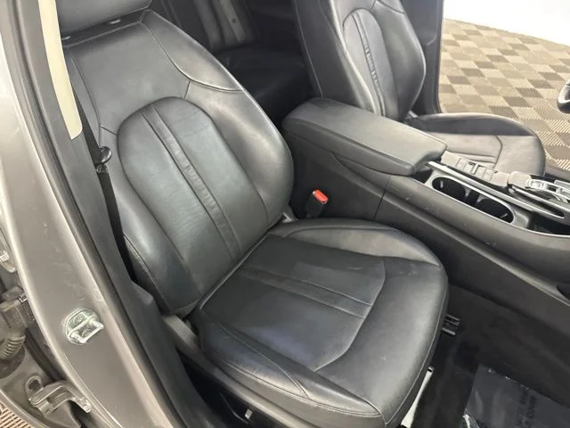Used 2022 Silver Hyundai Limited image 29