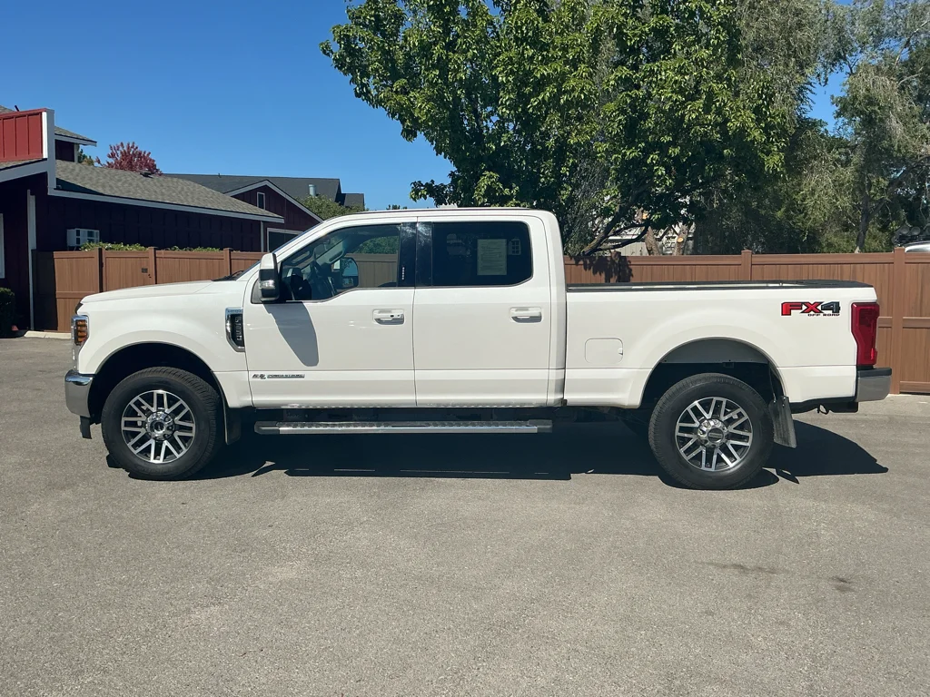 Used 2019 White Platinum Tri-Coat Metallic Ford LARIAT image 8