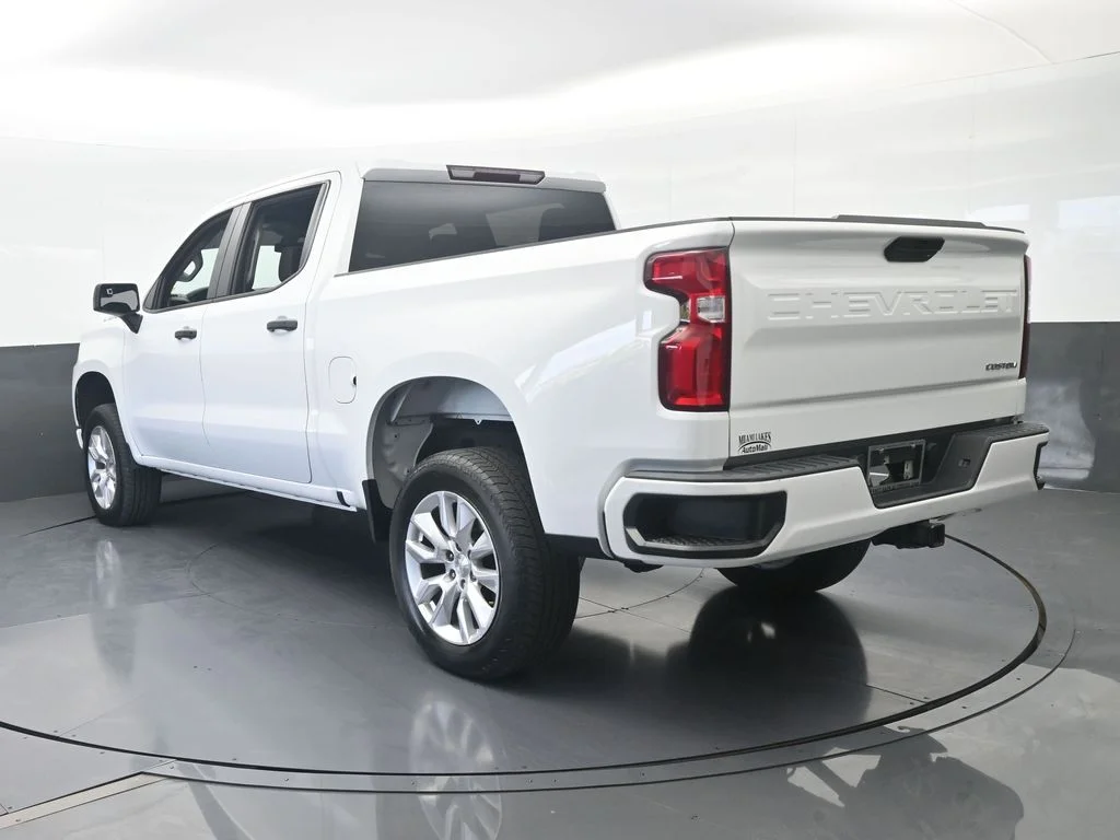 Used 2022 Summit White Chevrolet Custom image 4