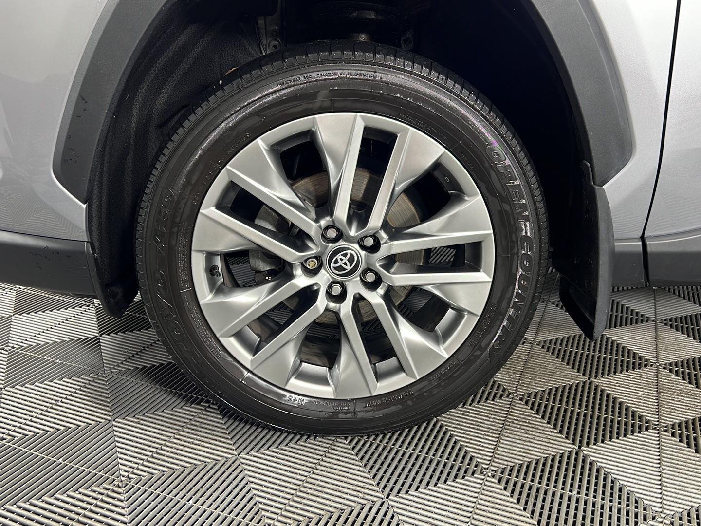 Used 2023 Silver Sky Metallic Toyota XLE Premium image 10