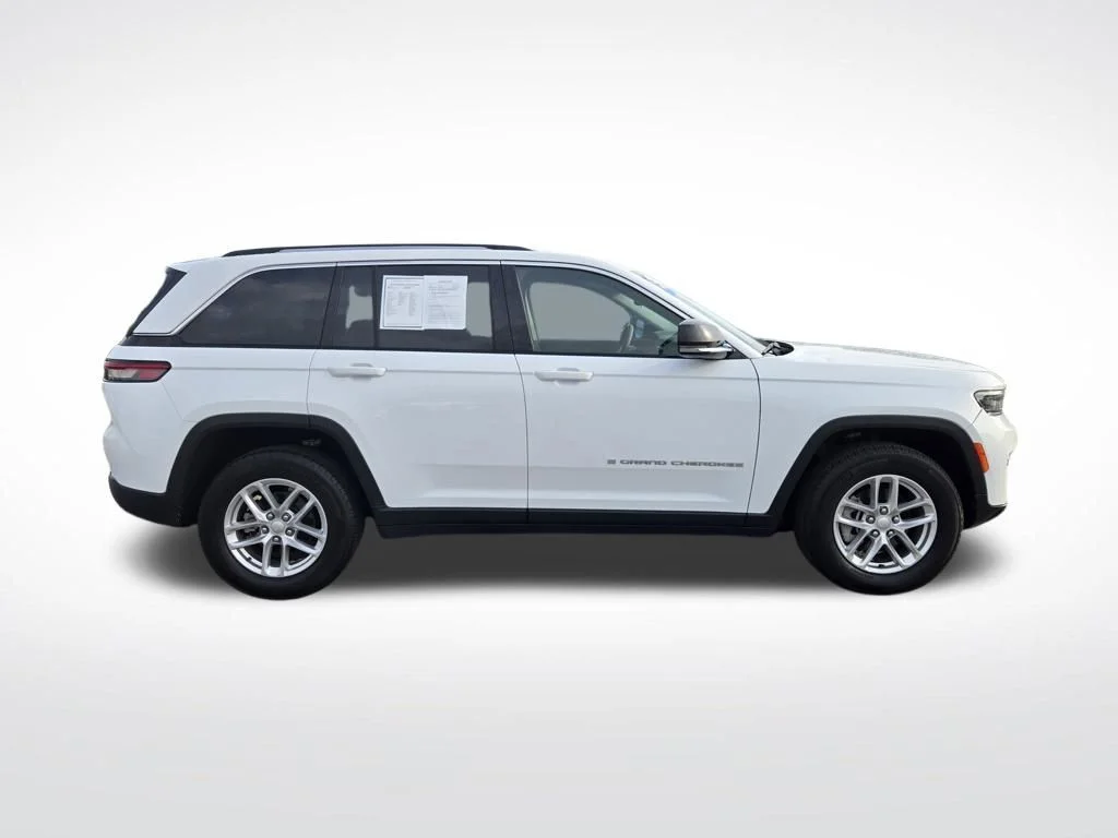 Used 2023 White Jeep Limited image 2