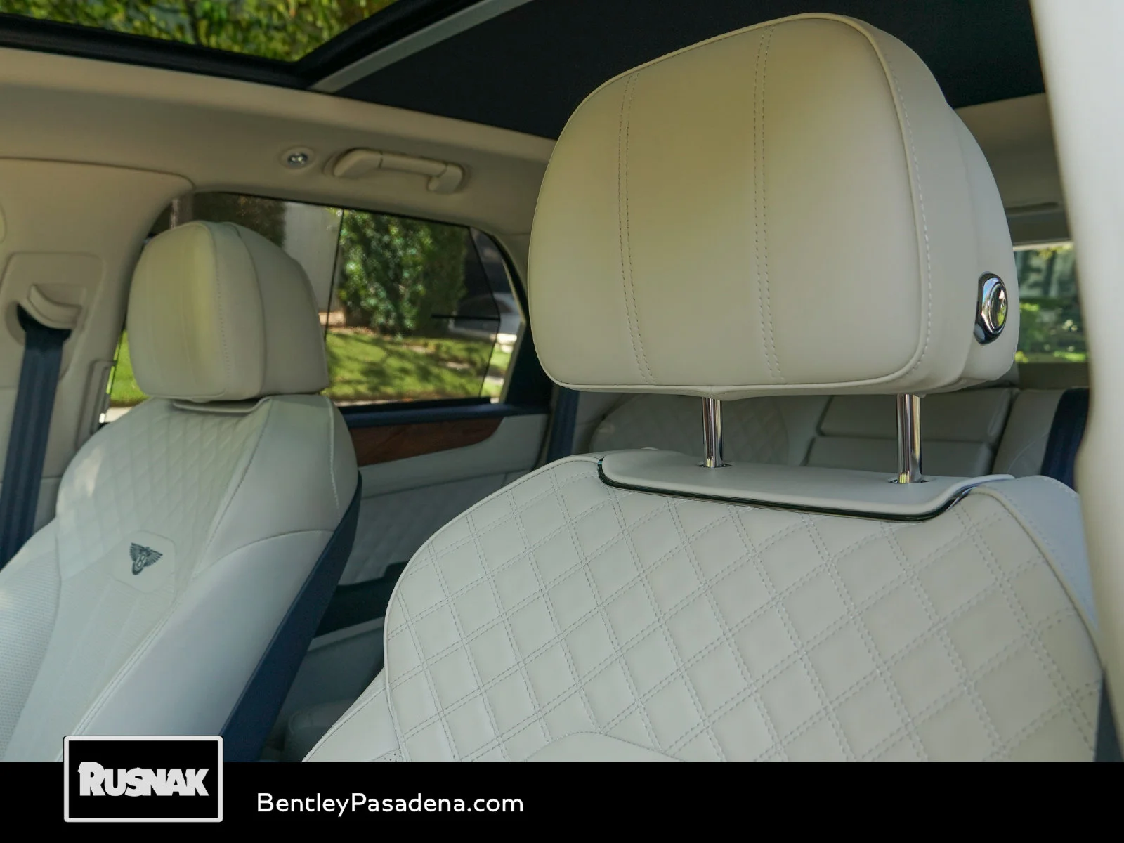 Certified Used 2023 Breeze by Mulliner Bentley Azure image 23