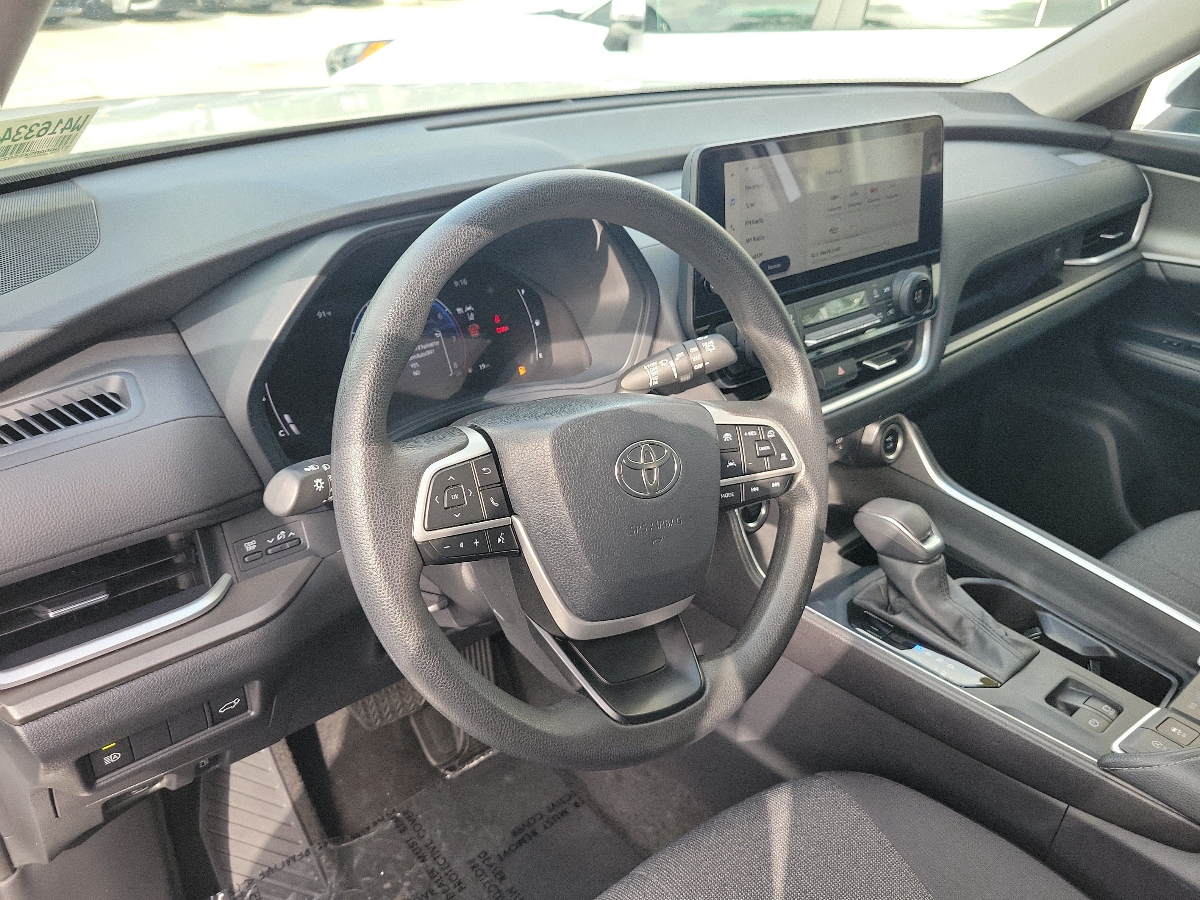 Used 2025 Pearl Toyota LE image 24