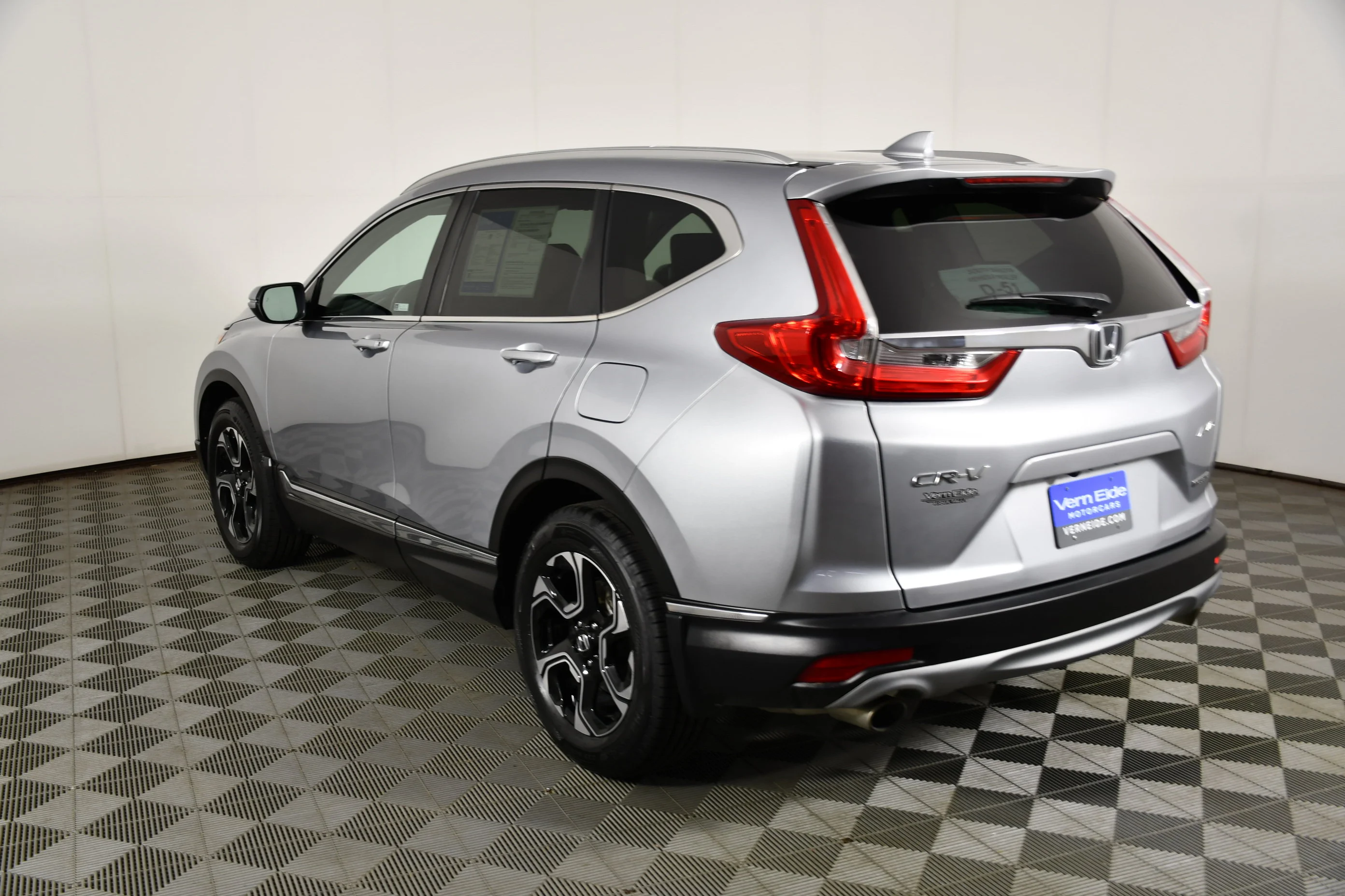 Used 2019 Lunar Silver Metallic Honda Touring image 8