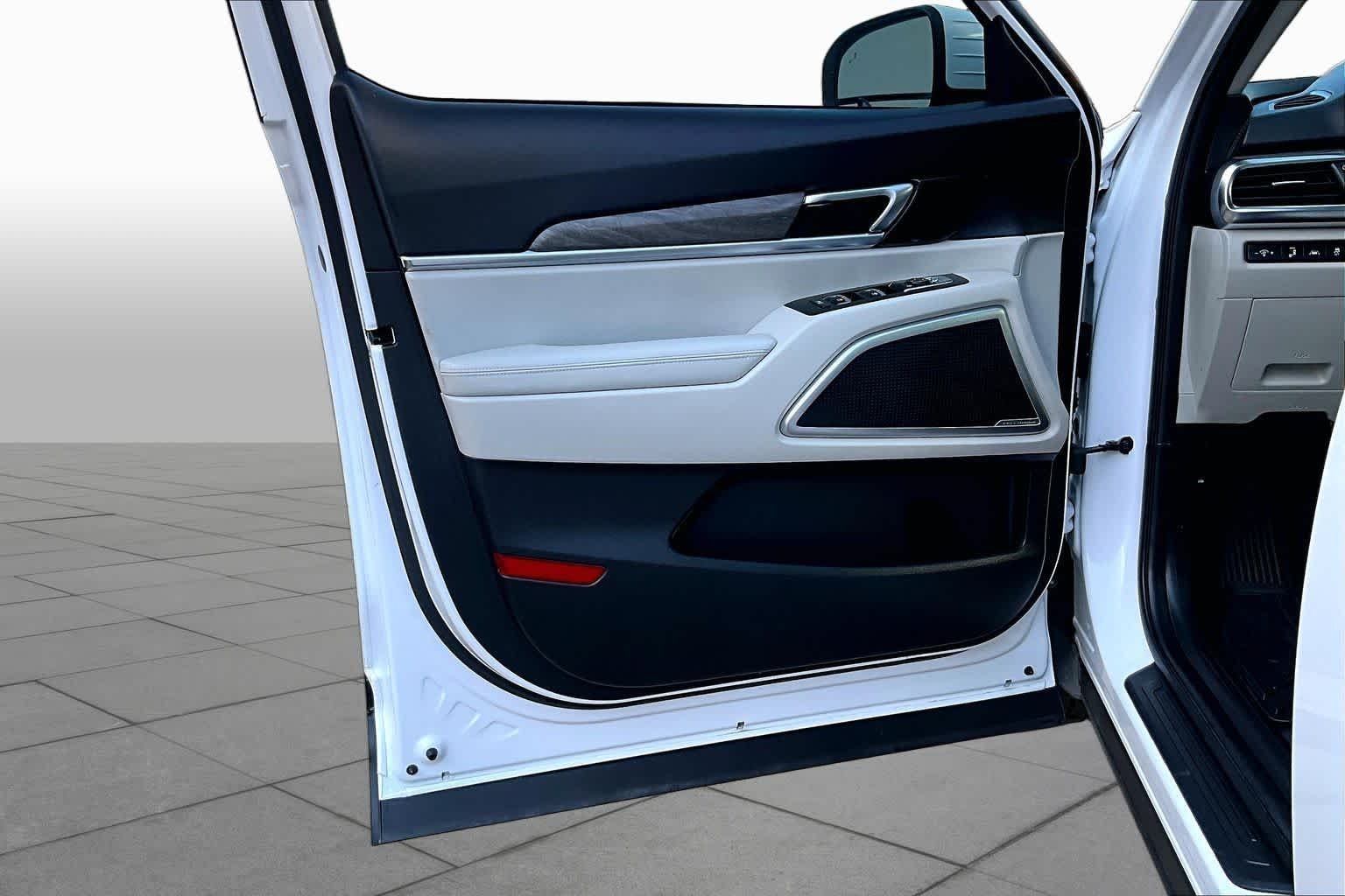Used 2021 Glacial White Pearl Kia EX image 22