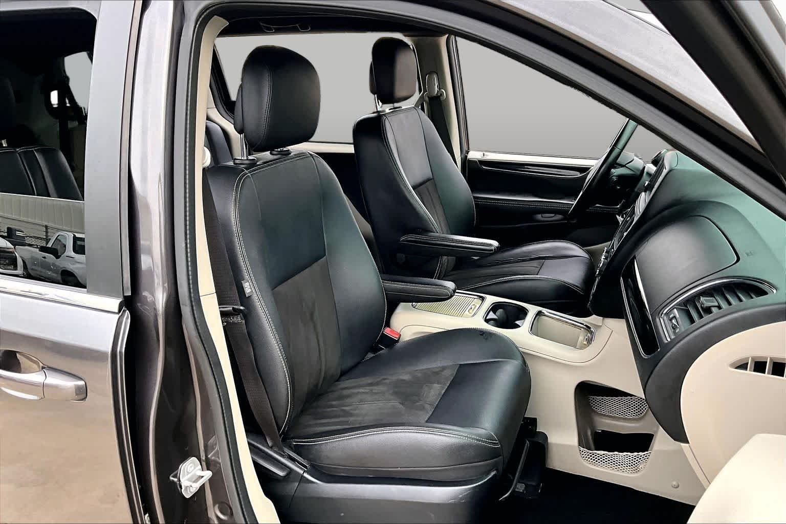 Used 2020 Granite Pearlcoat Dodge SXT image 9
