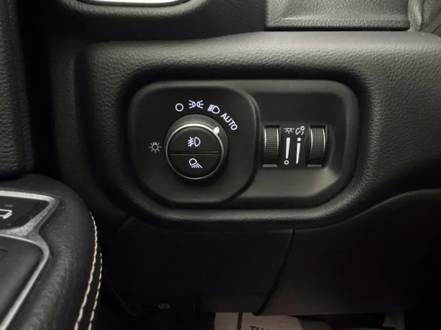 Certified Used 2019 Diamond Black Ram Laramie image 20