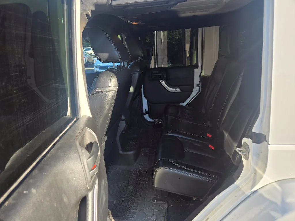 Used 2015 White Jeep Unlimited Rubicon image 14