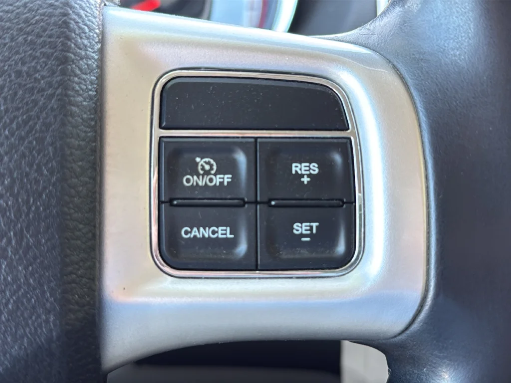 Used 2015 Silver Dodge SE image 13