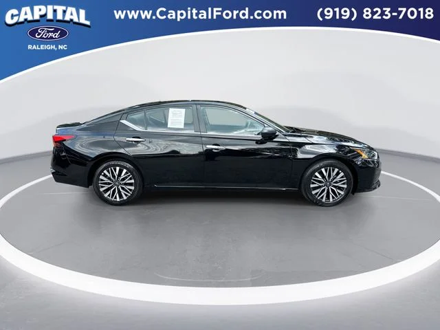 Used 2025 Black Nissan 2.5 SV image 9