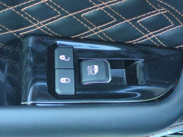 Used 2024 Silver Jeep Summit Reserve 4xe image 31