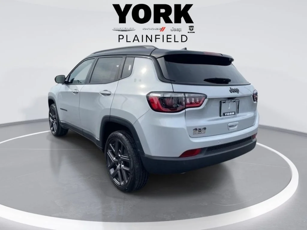 New 2026 Silver Zynith Metallic Clearcoat Jeep Limited image 3