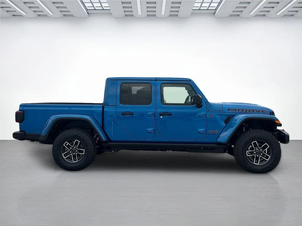 New 2026 Hydro Blue Pearl-Coat Exterior Paint Jeep Mojave image 2