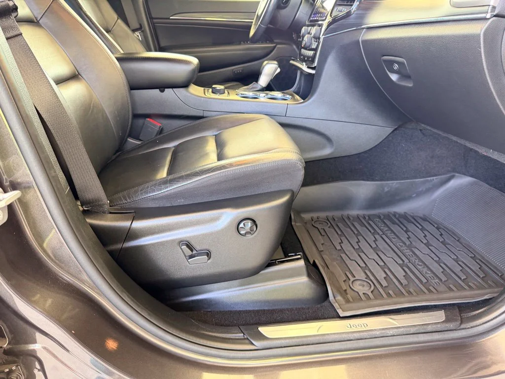 Used 2021 Gray Jeep Limited image 38