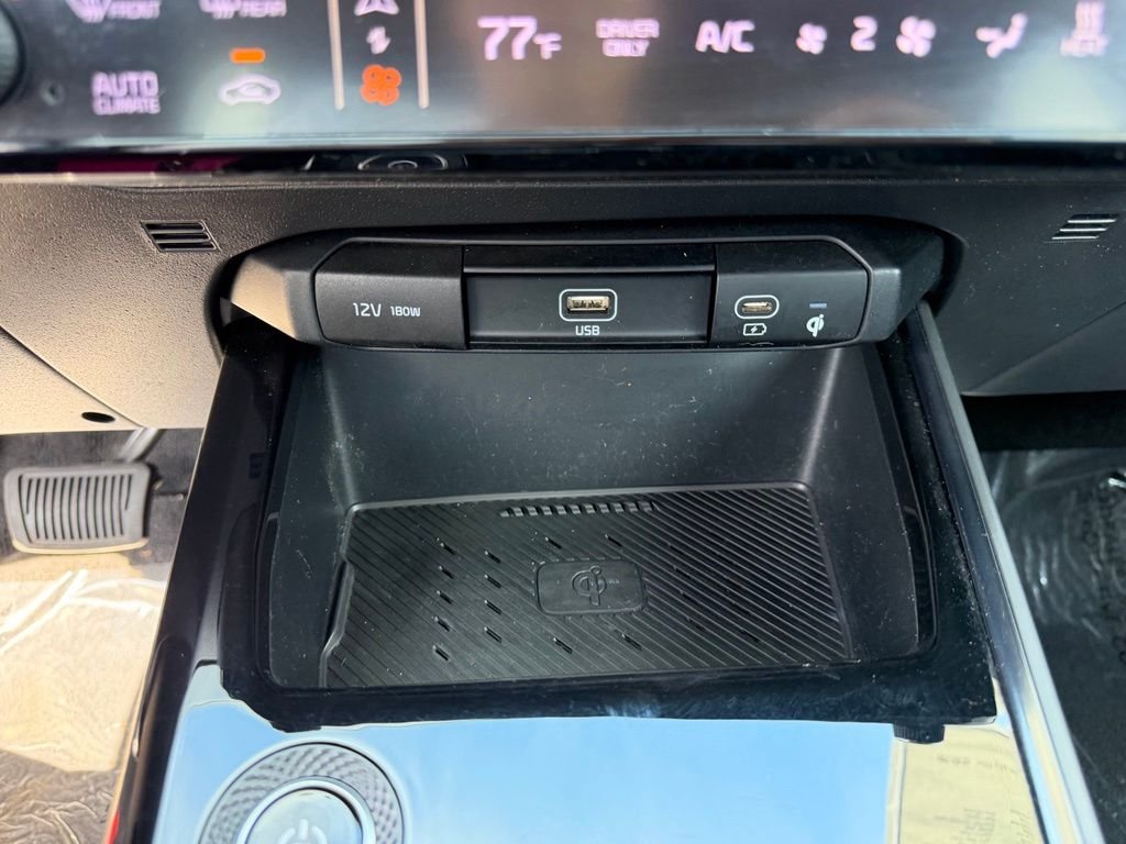 Used 2023 Fire Orange Kia Wind image 23
