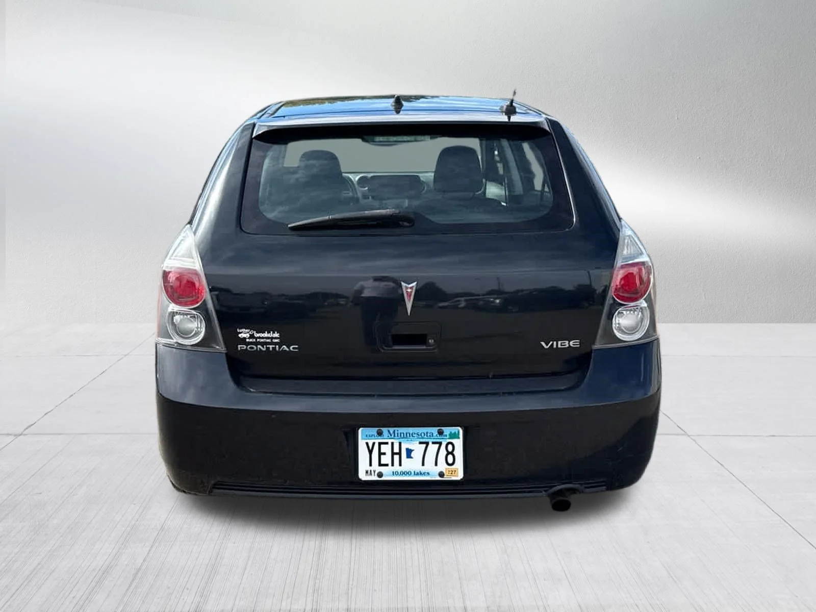 Used 2009 Jet Black Metallic Pontiac w/1SA image 4