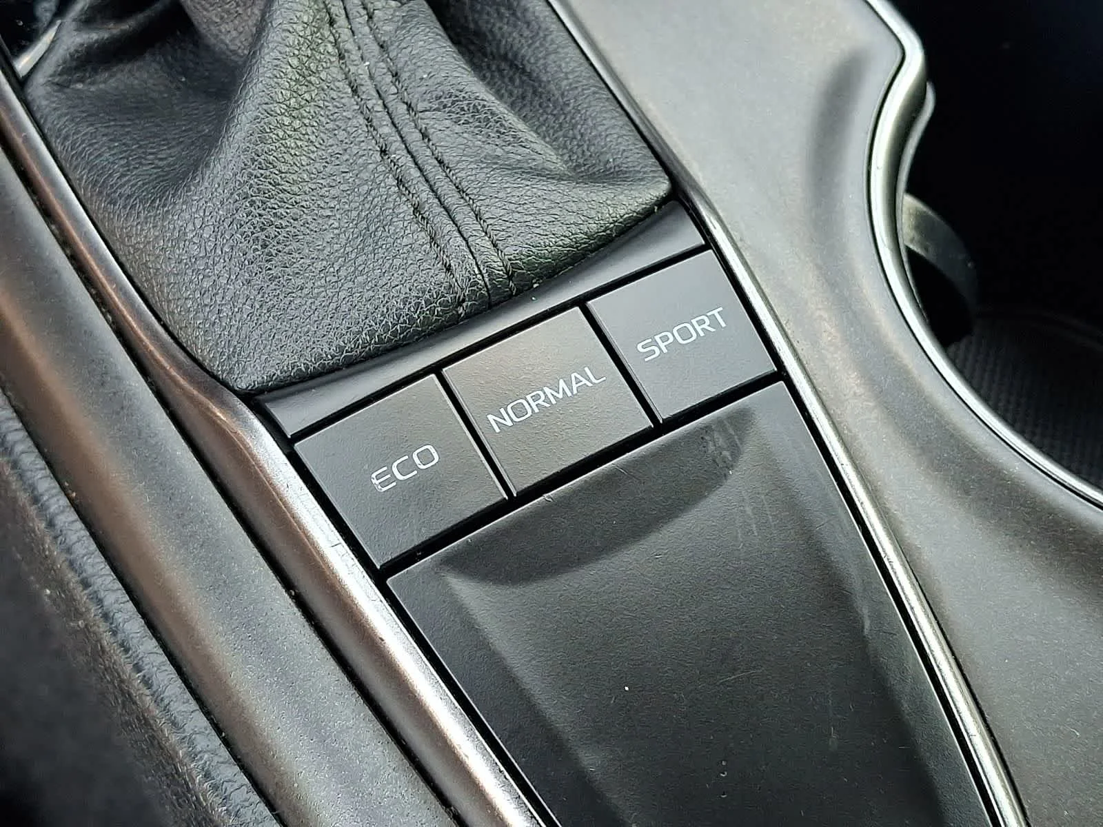 Certified Used 2024 Ice Cap Toyota SE image 28