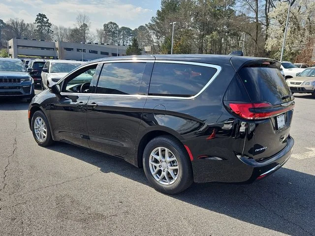 New 2026 Diamond Black Crystal Pearl-Coat Exterior Paint Chrysler Select image 6