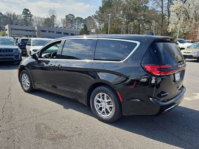 New 2026 Diamond Black Crystal Pearl-Coat Exterior Paint Chrysler Select image 6