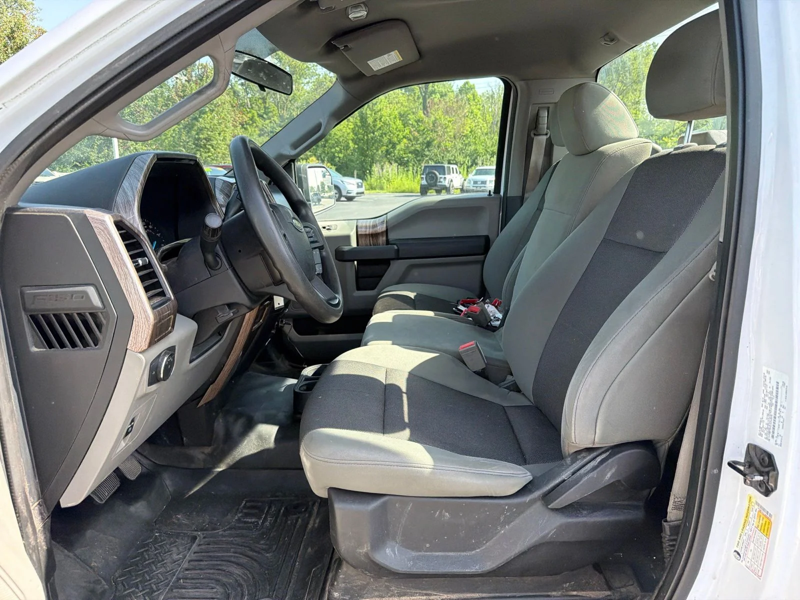 Used 2018 White Ford XL image 11