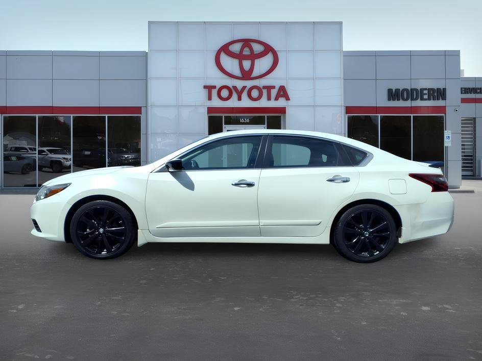 Used 2017 Pearl White Nissan 2.5 SR image 2