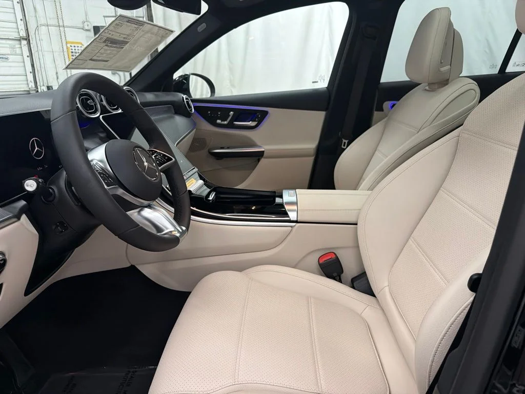 New 2027 Black Mercedes-Benz GLC 300 image 12