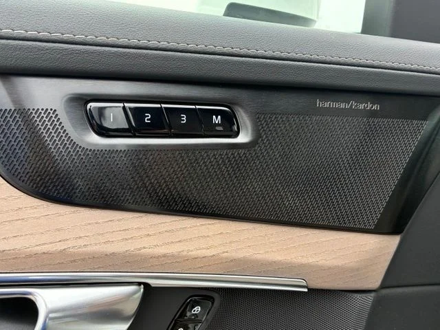 New 2026 Crystal White Volvo Plus image 19