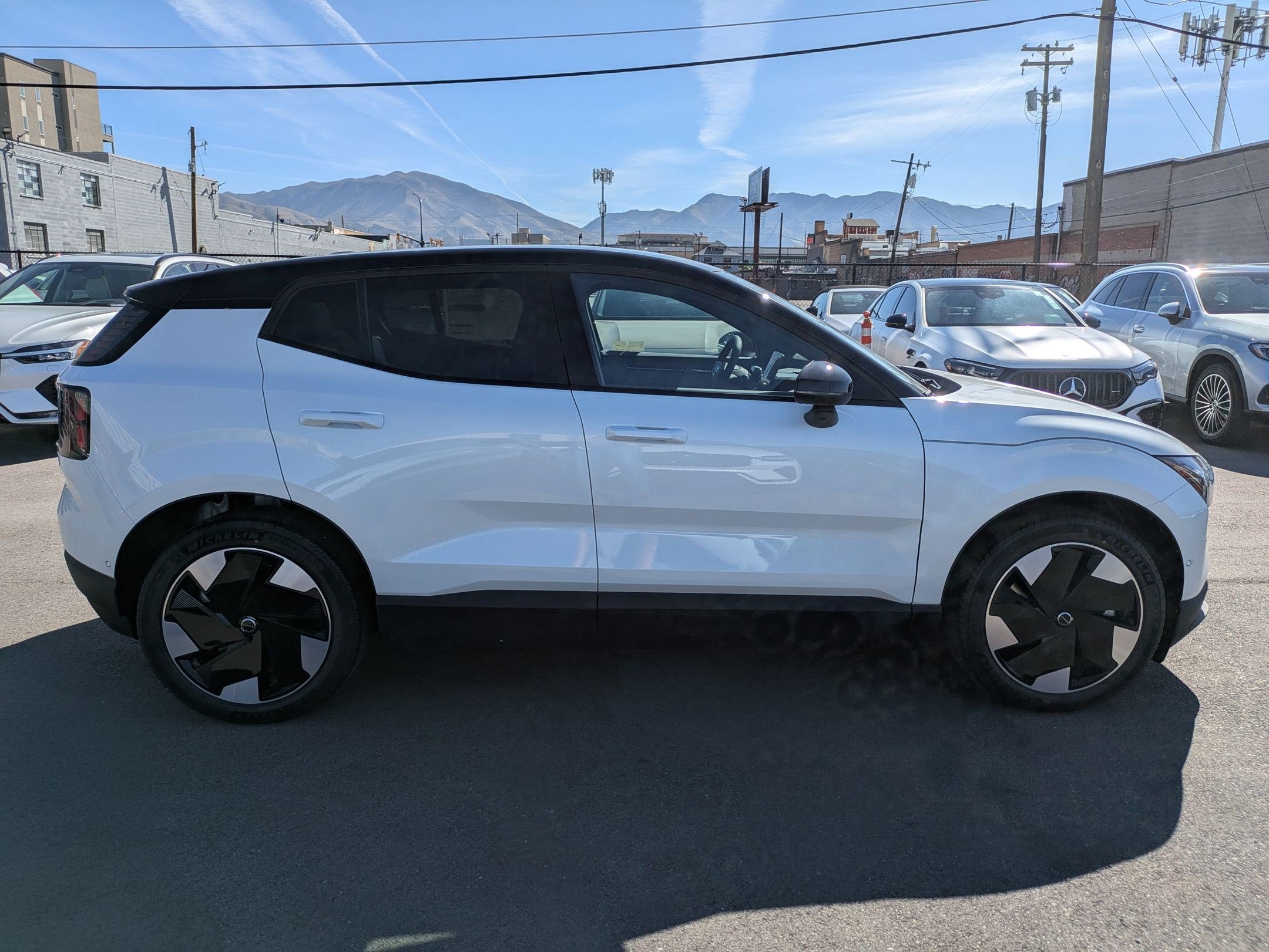 New 2026 Crystal White Volvo Ultra image 2