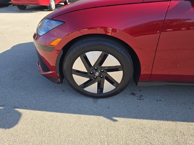 Used 2024 Red Hyundai SE image 10