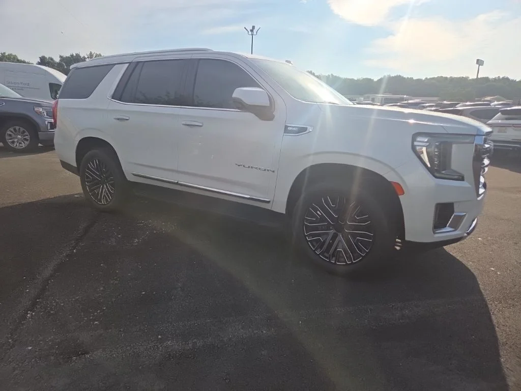 Used 2022 White GMC SLT image 11