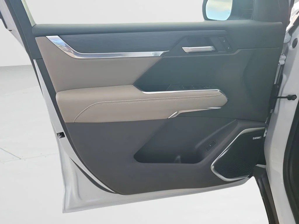 New 2026 Glacier White Tricoat GMC Elevation image 42