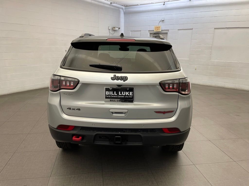New 2026 Silver Zynith Metallic Clear-Coat Exterior Paint Jeep Trailhawk image 4