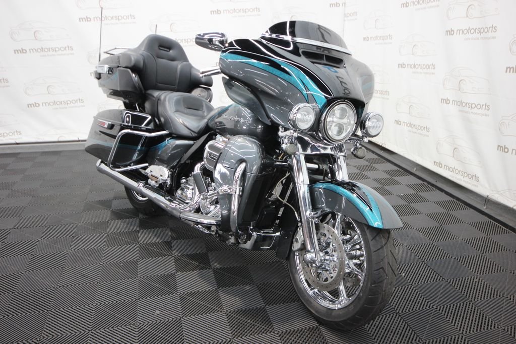 Used 2015 Gray Harley-Davidson FLHTKSE image 10