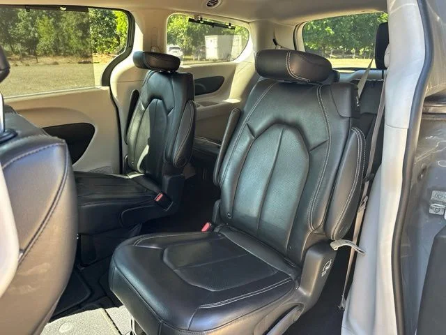 Used 2022 Ceramic Gray Clearcoat Chrysler Touring L image 16