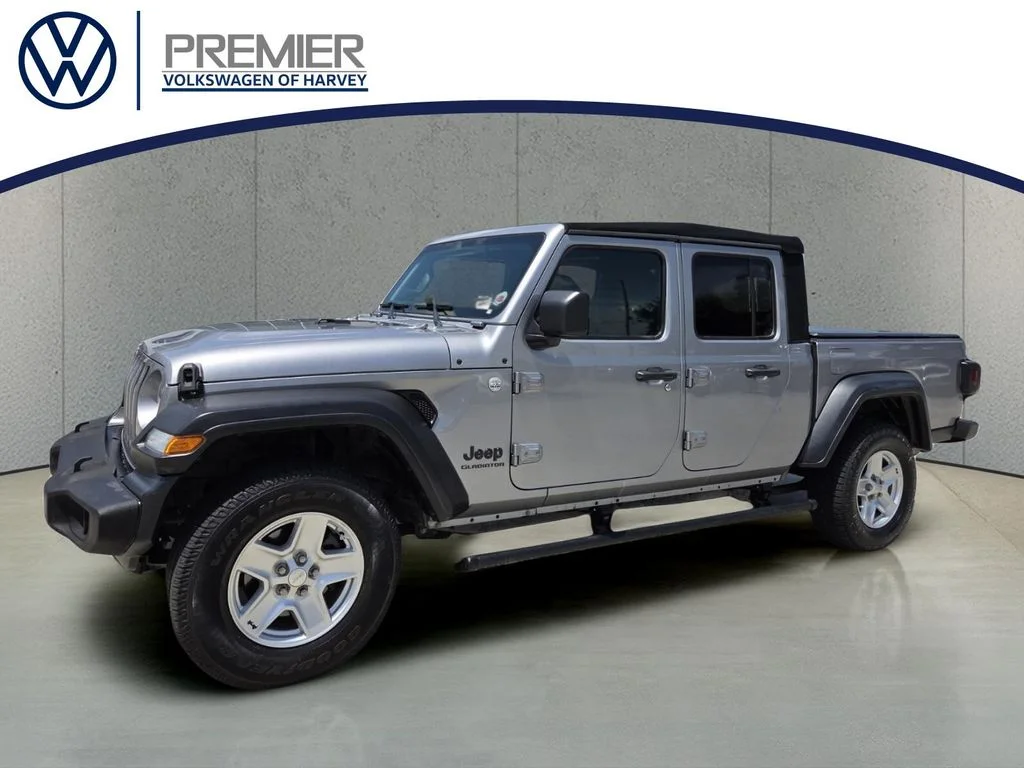 Used 2020 Silver Jeep Sport image 1