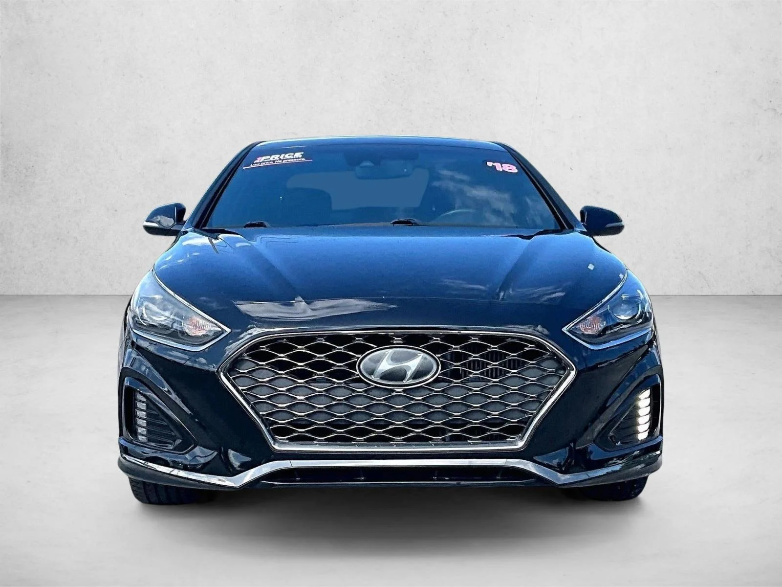Used 2018 Phantom Black Hyundai Limited image 3