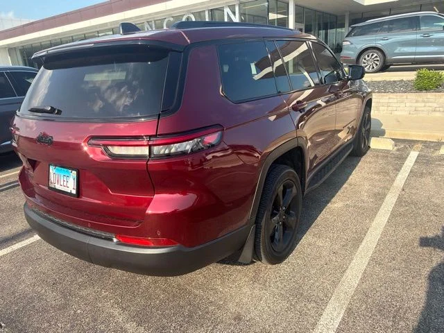 Used 2023 Red Jeep Altitude image 2