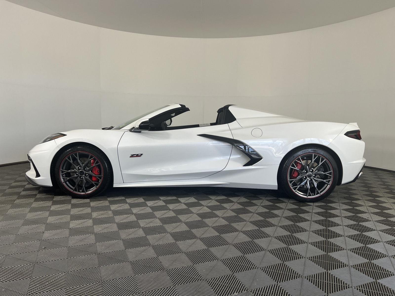 Used 2023 White Pearl Metallic Tricoat Chevrolet Stingray image 27