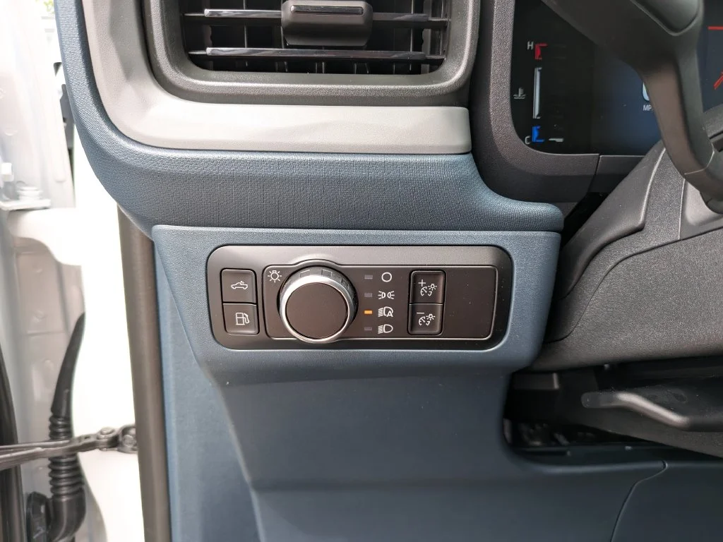 New 2026 Oxford White Ford XL image 25
