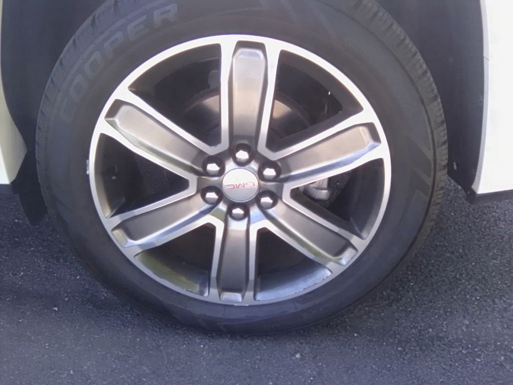 Used 2017 White GMC Denali image 4