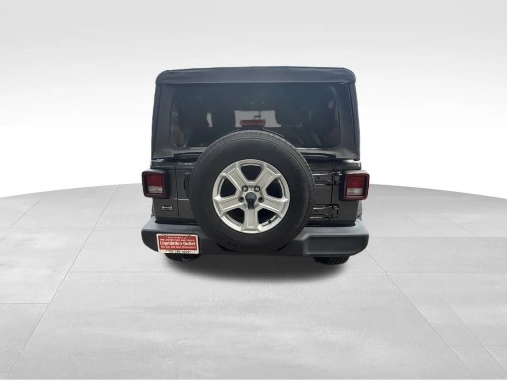 Used 2021 Gray Jeep Sport S image 4