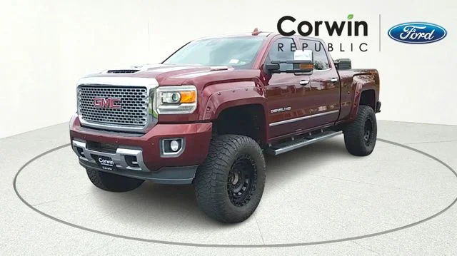 Used 2017 Deep Garnet Metallic GMC Denali image 3