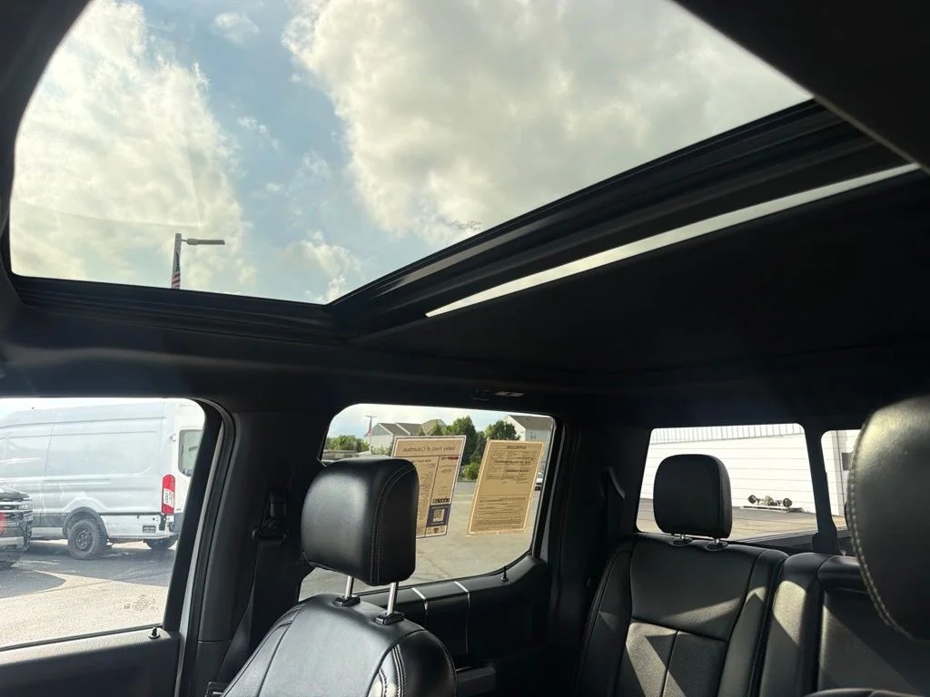 Used 2020 White Ford Lariat image 29